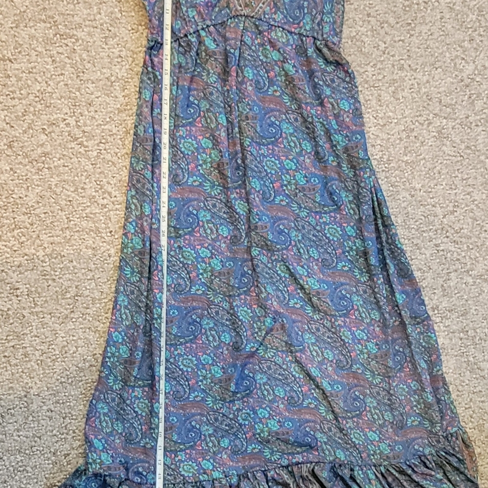 Elegant Paisley Maxi Dress in Blue - Picture 3 of 7